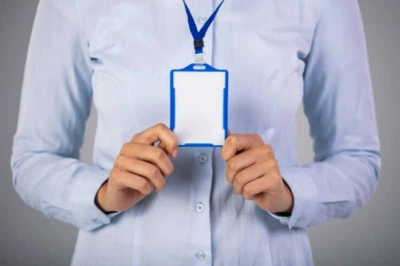 crachás de identificação